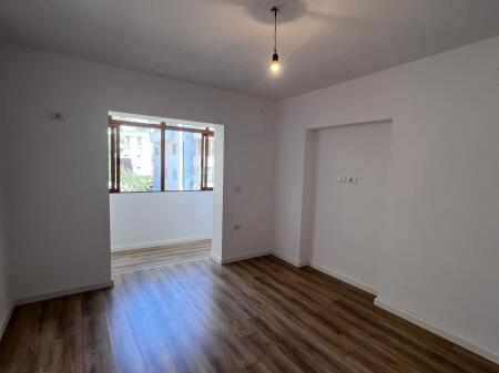 Shitet Apartament 1+1