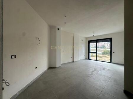 APARTAMENT 2+1+2+ PARKING OPSIONAL PRANE SPITALIT TE KAFSHEVE!