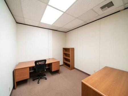 UFFICIO IN AFFITTO VICINO AL TRIBUNALE DI TIRANA 550 EURO