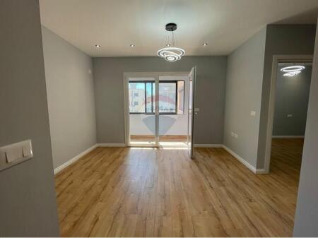 Apartament - Për Shitje - Rruga 5 Maji, Tiranë (ID: 530181098-54)