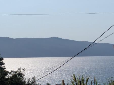 SHITET AMBJENT BIZNESI NE LUNGOMARE VLORE