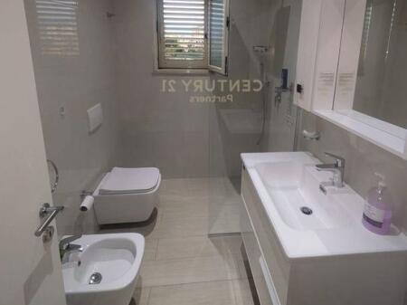 APARTAMENT 2+1 ME QIRA - PRANE FAKULTETIT TE INXHINIERISE.