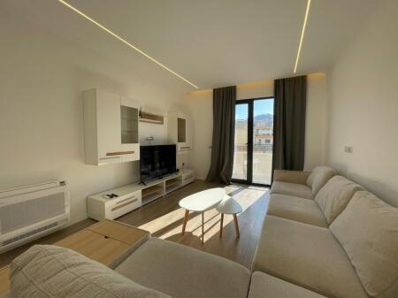 Apartament 2+1 per qira tek Liqeni i Thate.