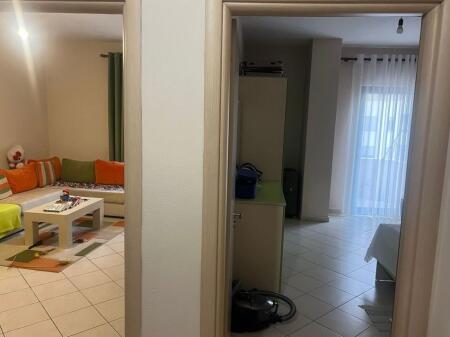 Appartamento 1+1 in vendita vicino agli edifici Çabej Yzberisht.