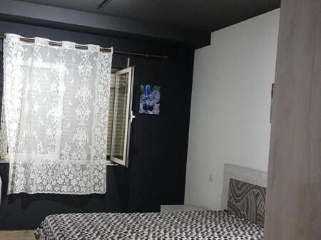 Jepet me qera apartamenti 2+1. Rruga Fortuzi , prane eco market Cmimi: 600 mije leke