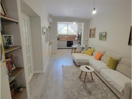 Shitet, Apartament 1+1, Rruga Tefta Tashko Koço, Tiranë.