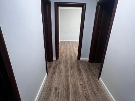 Shitet Apartament 2+1+Ballkon 130.000€ Oxhaku, Tirane