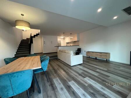 Shitet vilë në rezidencën Olive Grove.