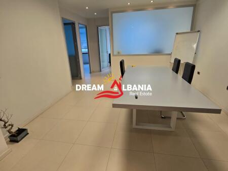 Locale Commerciale/Ufficio in Vendita in Via Elbasanit, vicino allo Stadio Air Albania a Tirana (ID 4161089)
