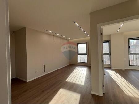 2+1 APARTMENT FOR SALE NEAR THE RED SCHOOL!