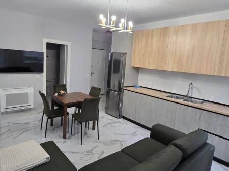 Apartament 2+1 me qira tek Liqeni i Thate