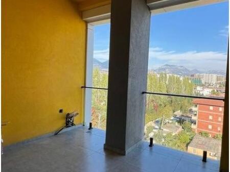 Shesim Apartament 2+1, me 2 tualete dhe post parkimi – pranë Bulevardit të Ri