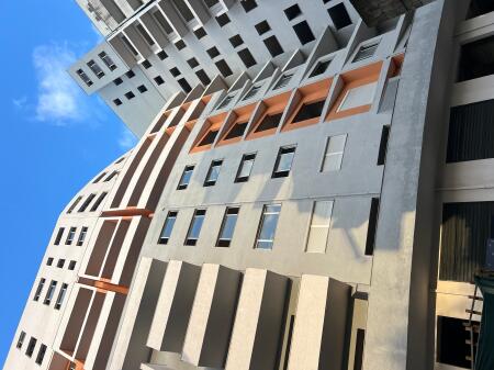 Shitet apartament 1+1 Afer Terminalit Pallatet e verdha