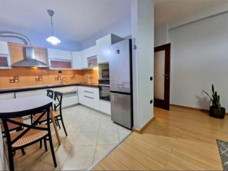 2+1, well furnished, at the park near the Paris commune, price 800 euros