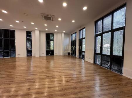 Locale Commerciale / Ufficio in affitto presso 'Park Gate', Via Elbasan