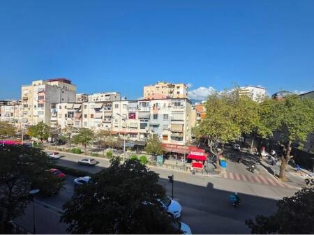 APARTAMENT 2+1+KUZHINE E VECUAR PER QIRA! 21DHJETORI !
