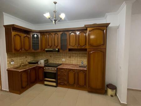 Appartamento 2+1+2+balcone in affitto, 650 euro, 3° piano, centro