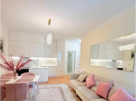 Modern 2+1 Apartment for Rent on Kosovarëve Street – Sought After Location!