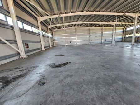 MAGAZZINO 900m2 IN AFFITTO SULL'AUTOSTRADA TIRANA - DURRES