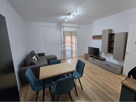 Apartament 1+1+parkim me qira Shkolla Baletit
