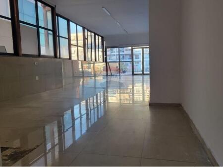 __Negozio in affitto in *Via Frang Bardhi  _