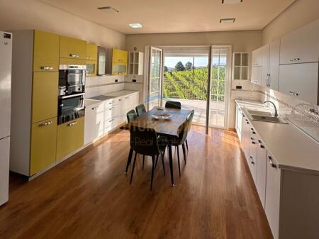 JEPET ME QERA VILE, KOMPLEKSI COLOMBO, TEG