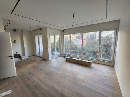 SHITET AMBIENT PER ZYRA TEK 21-DHJETORI 320,000 €