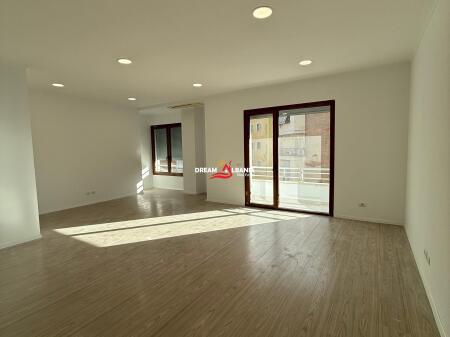 Ambjent per zyra me qera te Rruga e Kavajes prane Kompleksit Delijorgji (ID 42611245).