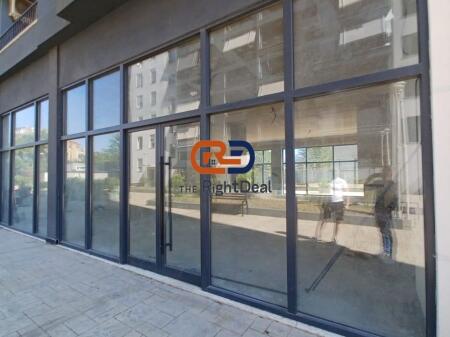 A Kinostudio, Vendesi Unità Commerciale, Con Pianta Regolare e Facciata in Vetro su Entrambi i Lati!!!