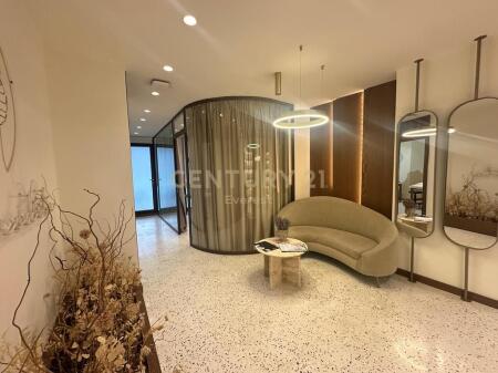 KOMPLEKSI KIKA 2, ZYRE PER QIRA 1,800 € /Muaj