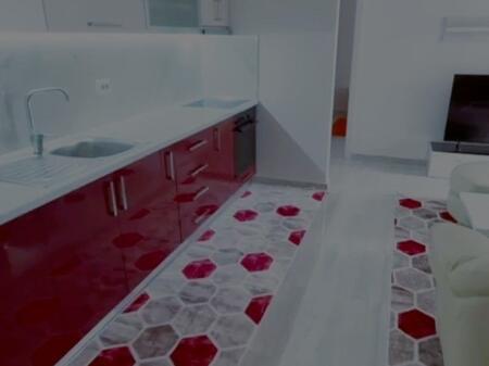 Jepet Shtepi  me qera,    ne Pallat i Ri 1+1      zona: Stacioni Trenit / Zogu i Zi