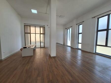 COMMERCIAL SPACE FOR SALE IN XHAMLLIK. (217M2) 450,000 €