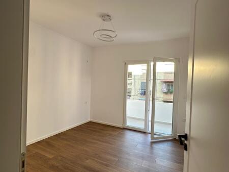 🏢Via Kongresi i Manastirit, a pochi minuti dall'Università Europea di Tirana, in vendita appartamento 1+1, 95.000 €uro