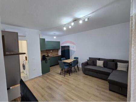 Jepet apartament 1+1+parkim me qira tek Shkolla Baletit.