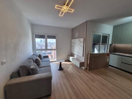 1+1,i mobiluar per here te pare,shkolle e kuqe qender,700 euro