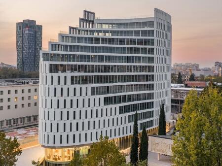 SHITET ZYRE SHITET ZYRE 515 M2 QENDER 3.200.000 EURO