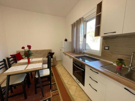 Jepet me Qera Apartament 1+1, Shtepi Private, Bishti Kalldrermit, Vlore 25000 LEK/Muaj