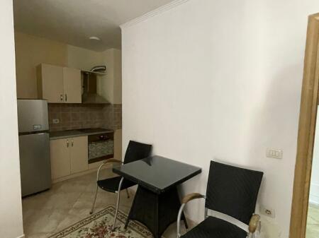 🏠JEPET ME QIRA Garsoniere  📍Rruga e Barrikadave💶 Çmimi : 500€/Muaj🏢Kati: 3, me ashensor