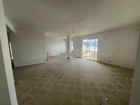 Appartamento 2+1 con Veranda in Vendita  Fresk