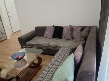 AFFITTASI APPARTAMENTO 1+1 – ALI DEMI, COMPLESSO KADIU💶 Prezzo: 40 000 lek / mese