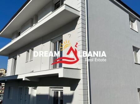 Vile 3 kateshe me Qera e ndare ne 6 Apartamente 1+1 prane rrethrrotullimit te Shkozes ne Tirane (4251289)
