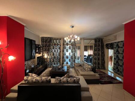 Apartament 2+1 me qira Rruga e Barrikadave.