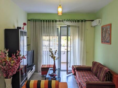 Shitet apartament 2+1 Vlore Lungomare