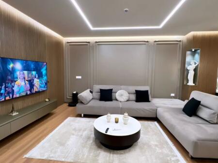 Vicino a Square 21, Polizia Municipale  Vendo super appartamento:  2+1+2 bagni