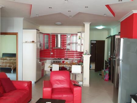 Shitet Apartament 2+1+2 me pamje anesore deti ne Lungomare Vlore