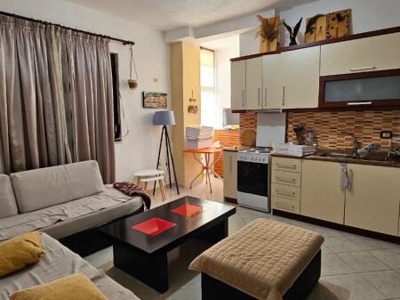 🏖 Shitet apartament 1+1, 59 m², i arreduar, vetëm 200 m nga deti – Mali i Robit, pranë Resort Kolaveri!