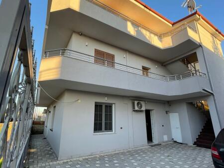 KATI 1 I NJE VILE 3 KATESHE 2+1 ME QERA KENETE DURRES