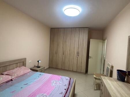 Jepet  me qera apartamenti 1+1 te Rruga e Dibres 500 €