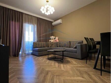 Shitet , Apartament 2+1+2 ,Green City,Tirane. Cmimi 225.000 Euro