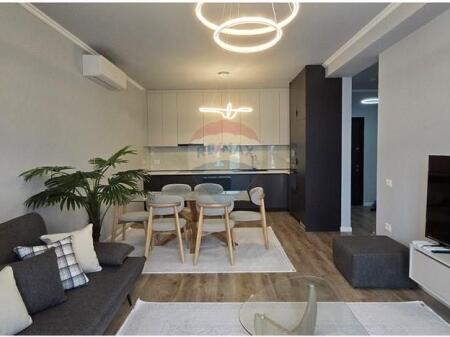 Me qira ap (2+1+2) + postparkim, Liqeni i Thate